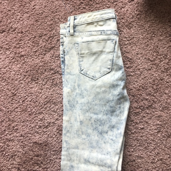 LIKE NEW Acid Wash Skinny Jeans! - Picture 3 of 4
